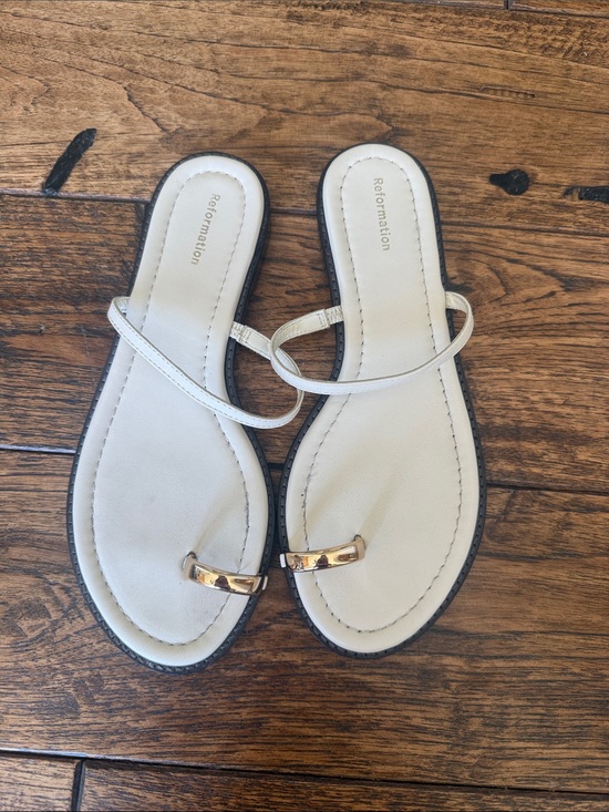 Reformation Shoes - Reformation Cream Slide Sandals with Gold Toe-Ring Detail